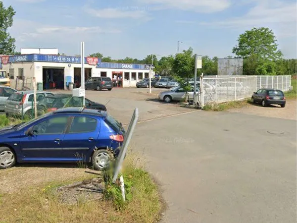 Murs + fond de commerce + terrain constructible 2500m2 (garage mécanique)