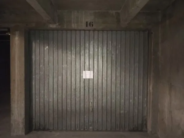 Garage au 1er sous sol - Villeurbanne