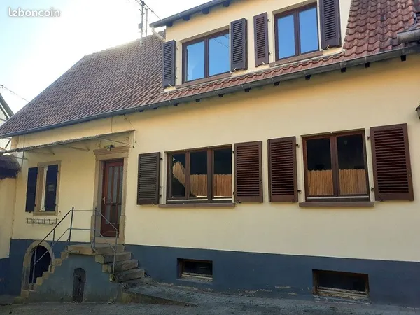 Corps de ferme avec maison d'habitation, grandes dépendances et terrain constructible