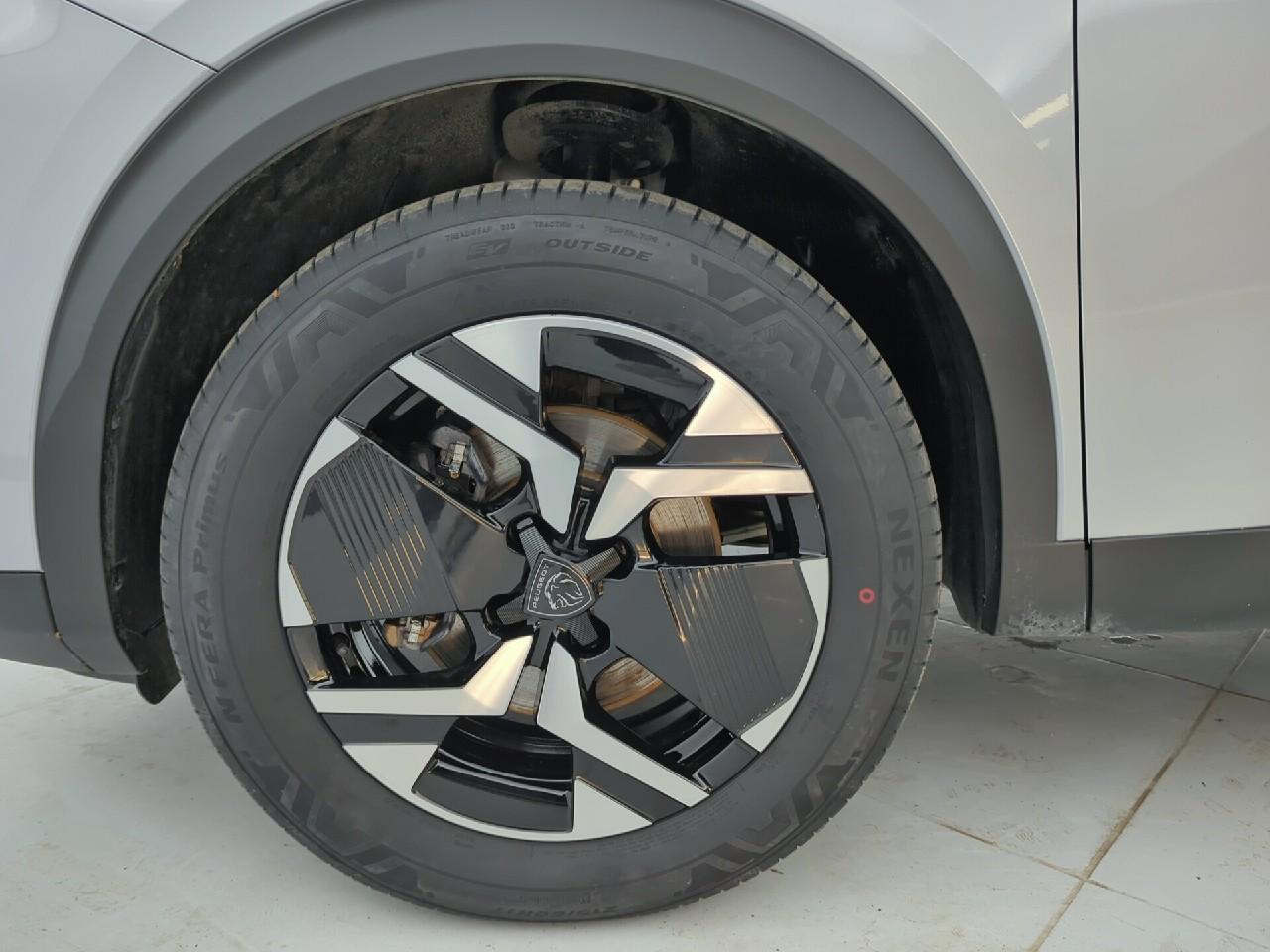 Peugeot 2008 hybrid 145 ch e-dcs6 allure — photo 29