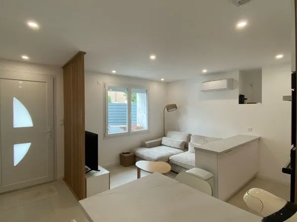 T2 entièrement rénové en 2025 - Cour privative 28 m² - Stationnement sécurisé - DPE C