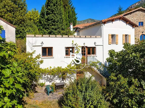 Maison de hameau divisée en deux logements de 102 m2 habitab