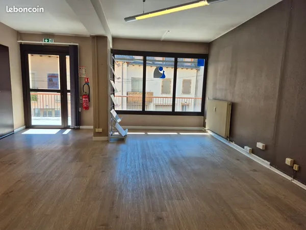 Mende • Local professionnel de 93,50 m² avec cave garage de 50 m²