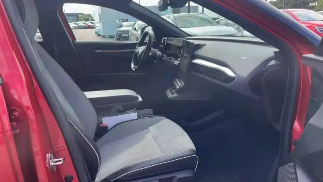 Renault Megane e-tech ev40 130ch standard charge — photo 17