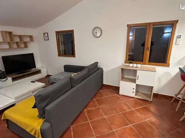 Appartement dans maison de village Ginasservis