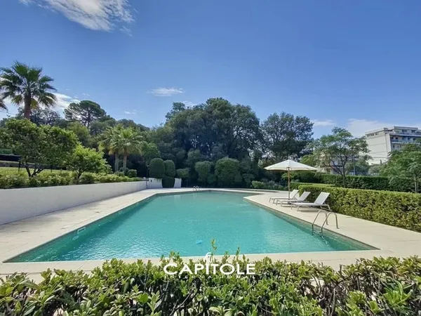 A l'orée du Cap d'Antibes, dans l'une des résidences les plus pr