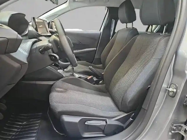 Peugeot 208 turbo 100 ch bvm6 — photo 11