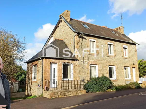 Grande maison en granite dans une commune du littoral