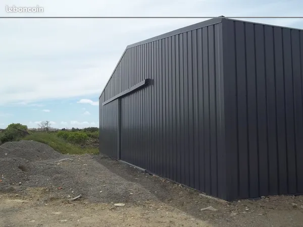 Hangar 90 m²