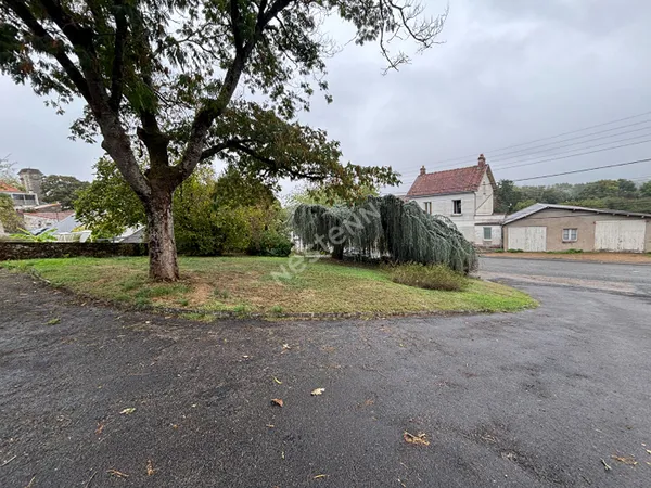 Terrain constructible A VENDRE à OUDON- proche de la gare
