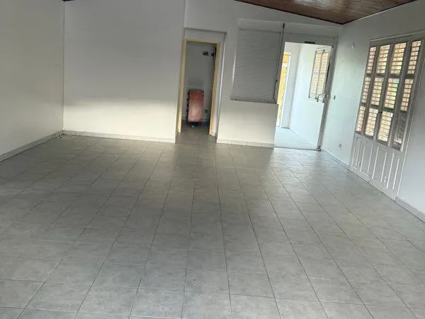 À louer - Spacieux haut de villa avec vue mer - Quartier Monnerot, Robert
