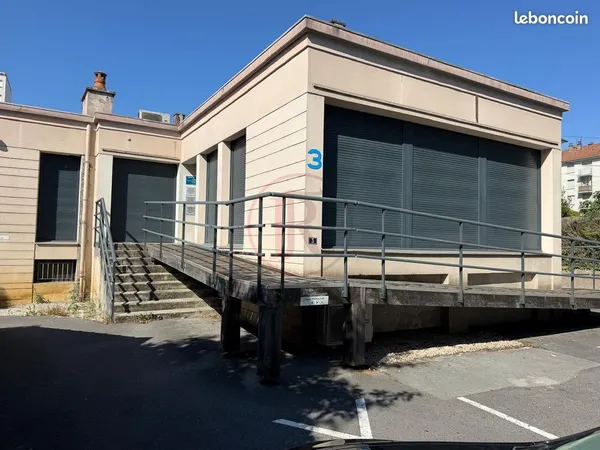 Bureaux 15 pièces 285 m²