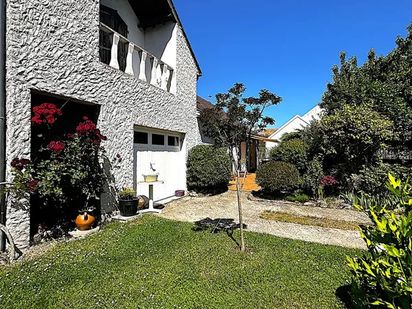 Maison 6 pièces 160m² d'un terrain de 771m²
