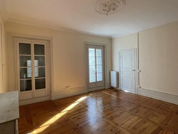 REF 13640- 4 RUE CROZATIER - F4 AU 2EME ETAGE