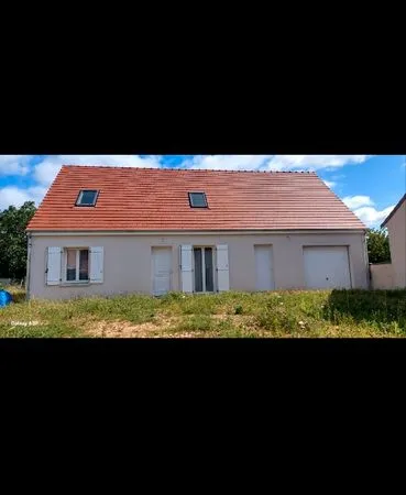 Maison neuve avec grand garage au centre de Villeneuve-la-Guyard
