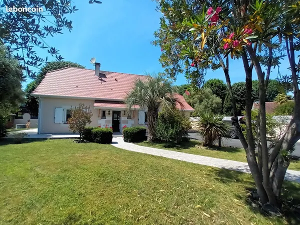Maison familiale avec jardin et garage