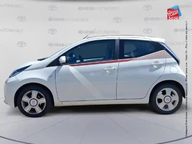 Toyota Aygo 1.0 vvt-i 69ch x-glam 5p — photo 9