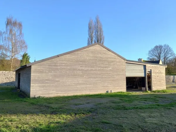 BATIMENT DE 240 m2, terrain constructible