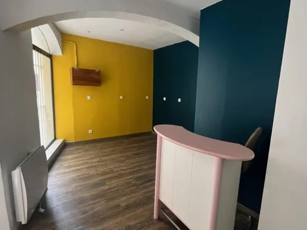 NIMES-MURS COMMERCIAUX DANS L'ECUSSON DE 31 m2