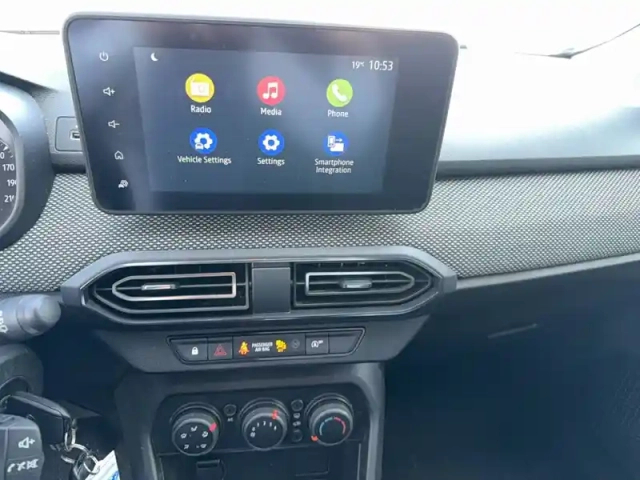 Dacia Sandero sce 65 — photo 9