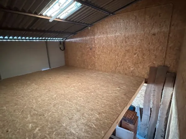 À Louer : Box de Stockage / Garde-Meubles - 16 m²