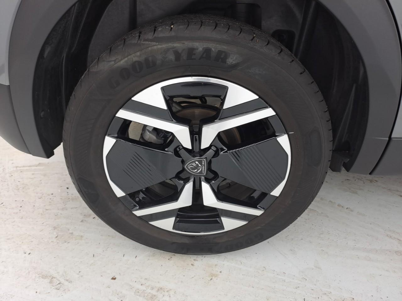 Peugeot 2008 puretech 100 s&s bvm6 allure — photo 11
