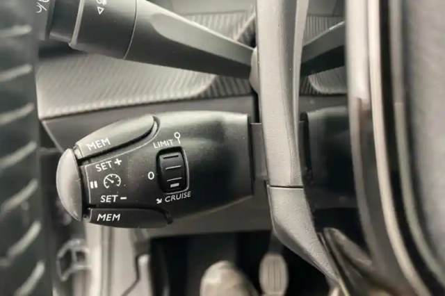 Peugeot 208 100 s&amp;s bvm6 — photo 19
