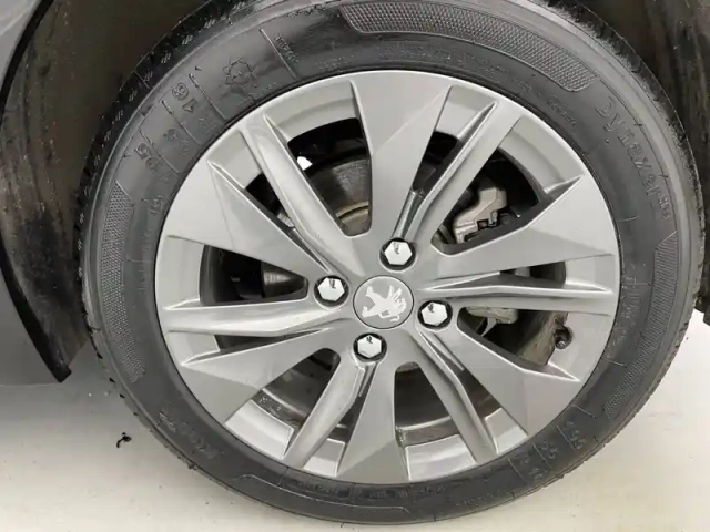Peugeot 208 electrique 50 kwh 136ch — photo 14