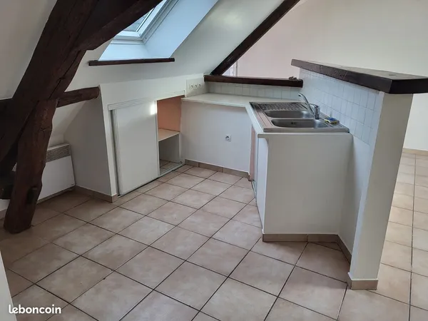 Appartement F2 avec poutres apparentes à GIEN