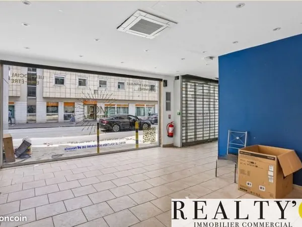 Local commercial 270 m²