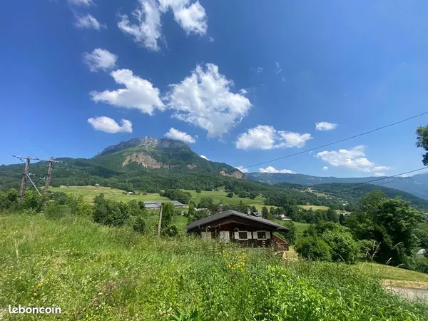 Terrain 1050 m² Les Déserts