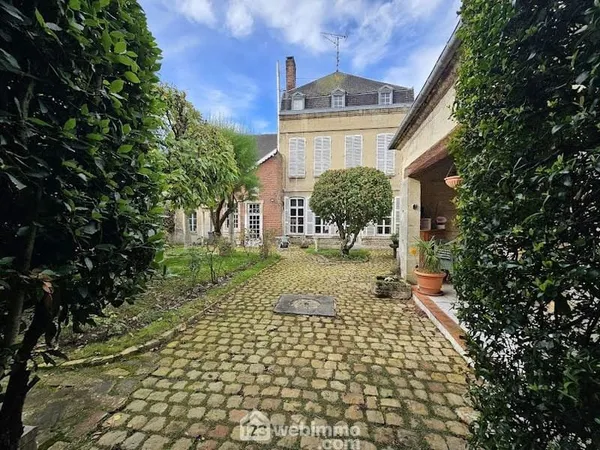 Maison 9 pièces 353 m²