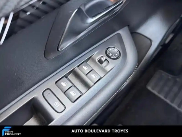Peugeot 208 1.2 puretech 100ch s&amp;s allure eat8 — photo 15