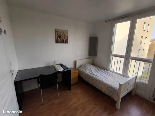Appartement en collocation 3 chambres disponibles 1 septembre