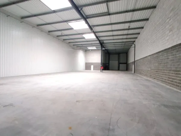Local d'activité 958 m²