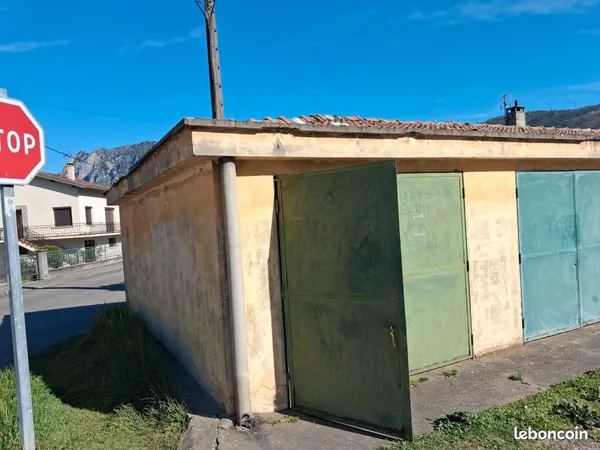 Garage et parking Location Tarascon-sur-Ariège 80€