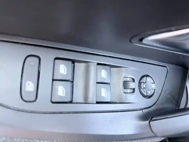 Peugeot 2008 electrique 136 ch — photo 39