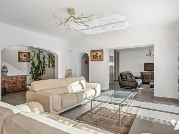 Maison 5 pièces 294 m²