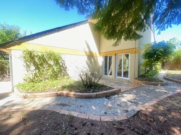 MAISON TROIS CHAMBRES, JARDIN,GARAGE...