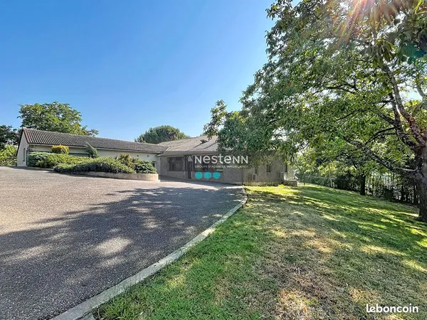 Propriété 4 pièces 263 m²