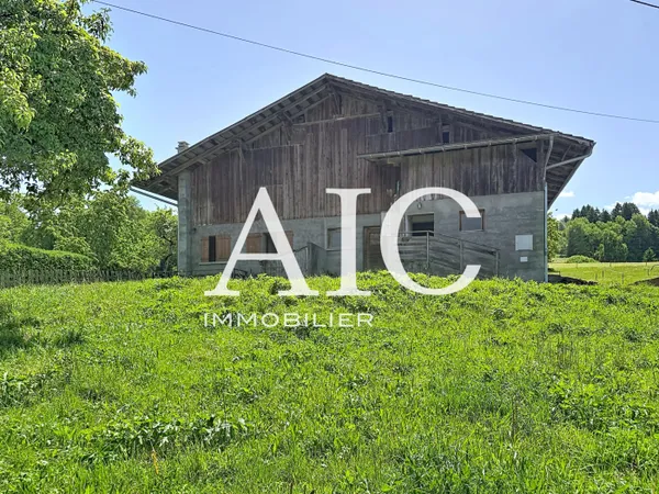 AUTHENTIQUE FERME SAVOYARDE À RÉINVENTER