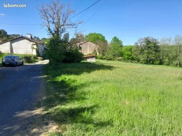 TERRAIN 1759m² SAINT GERMAIN DU SALEMBRE 15700