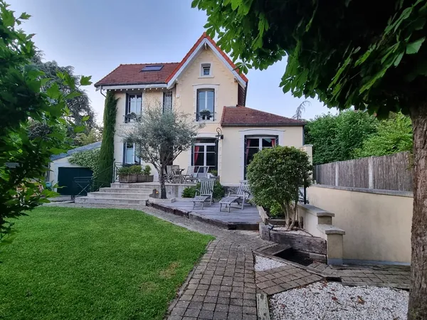 Vends maison 210m² 8 pièces mixte habitation et activité