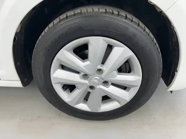 Dacia Sandero sce 65 — photo 30