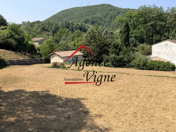 Terrain constructible 1300 m²