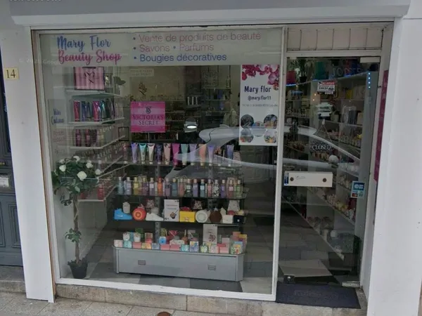 Boutique / Local commercial 35m² -Emplacement N°1 LOURDES- Grande Vitrine