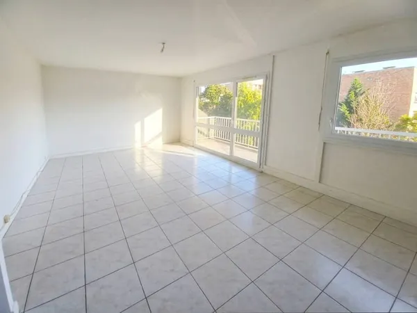 STUDIO PLEIN SUD AVEC GRAND BALCON DE 8 M2