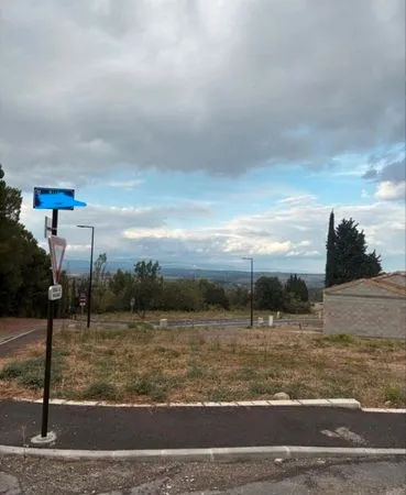 Rare terrain de 535 m2 à Montlegun