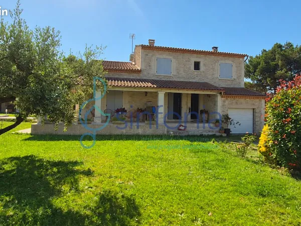 Studio 6 pièces 235 m²