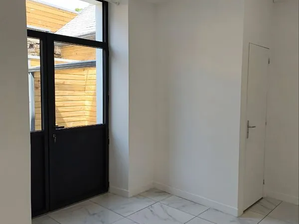 Bureau avec cour centre ville Chateaulin